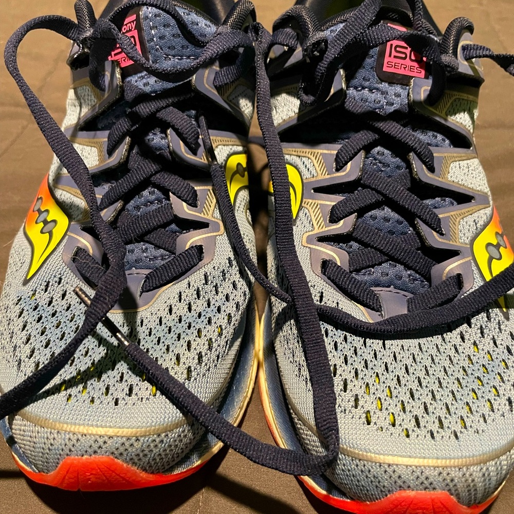 Saucony ISO series size 7 women-never worn!